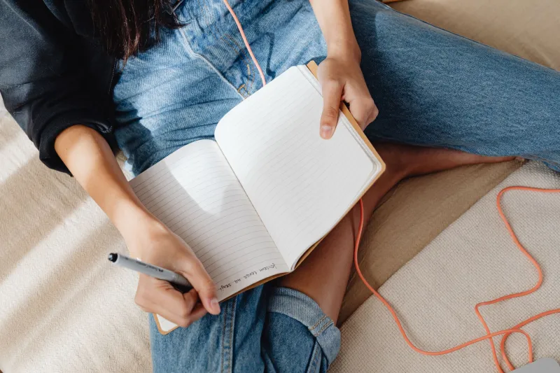 Concentration Is Collapsing: What's Actually Happening Inside Your Distracted Brain